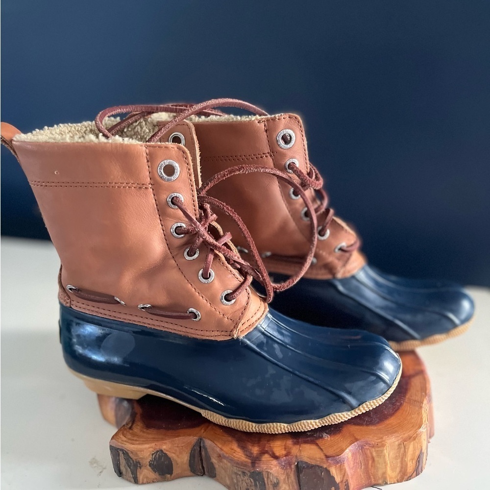 Sperry waterproof duck boots size 6